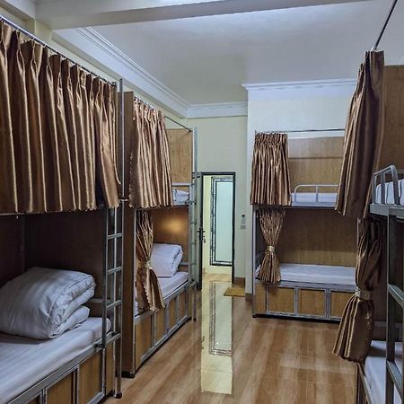 Train Station Backpackers Hostel Νιν Μπιν Εξωτερικό φωτογραφία