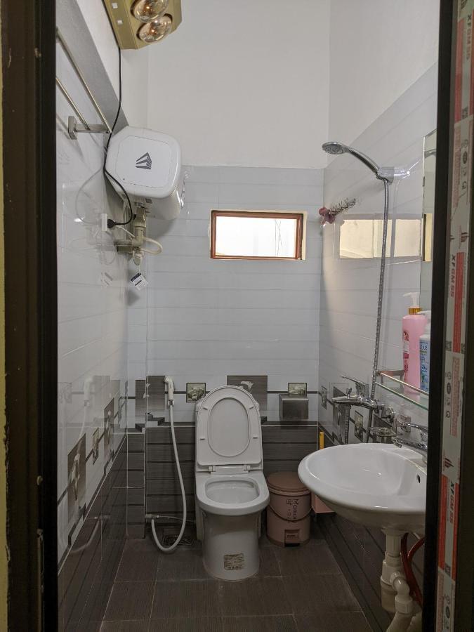 Train Station Backpackers Hostel Νιν Μπιν Εξωτερικό φωτογραφία